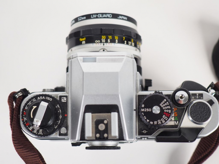 NIKON FA n°5050184. Appareil photographique avec obectif NIKKOR -H F=5