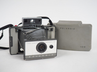 Vente aux enchères POLAROÏD 103. Appareil photographique.