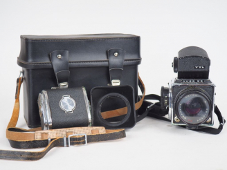 Vente aux enchères KIEV 88. Appareil photographique avec objectif F=80mm/1:2.8 n° 8610777