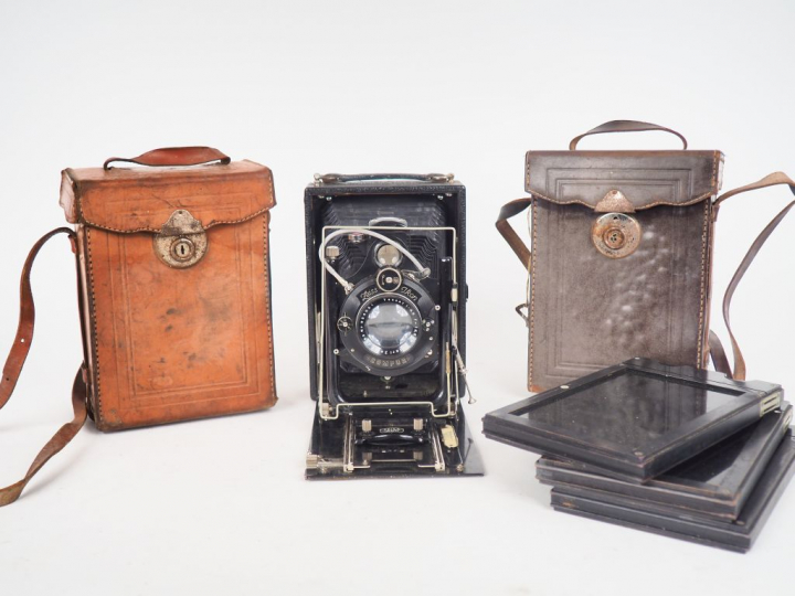 ZEISS IKON COMPUR avec sa housse et un lot de dos dans une housse.