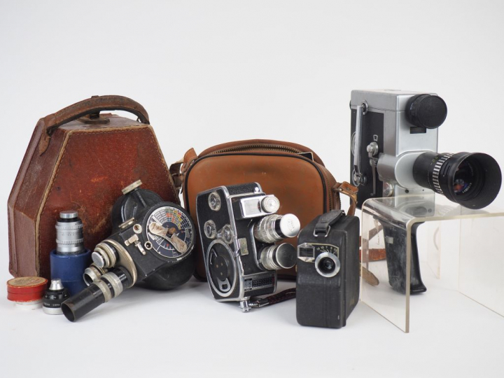 Lot de quatre caméras :  - NIZO FA3 avec son objectif - BERTHIOT dans 