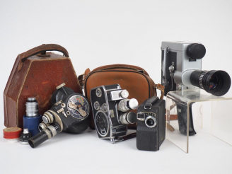 Vente aux enchères Lot de quatre caméras :  - NIZO FA3 avec son objectif - BERTHIOT dans 