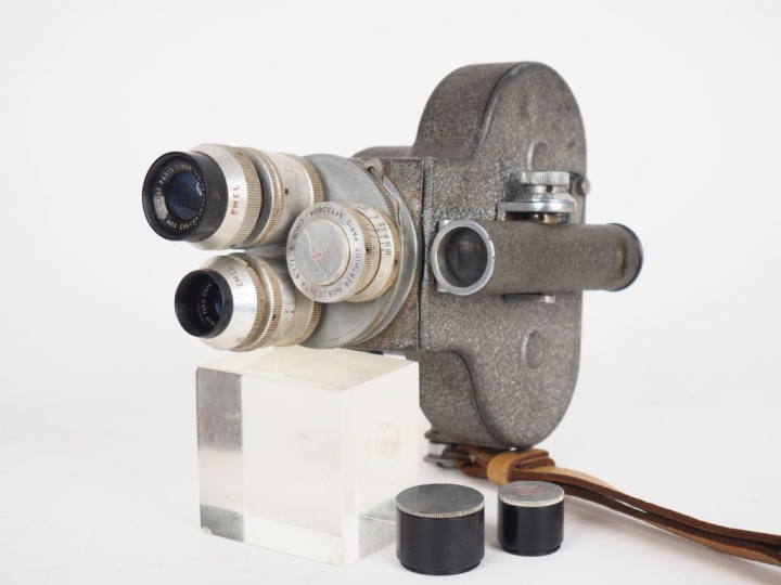 Caméra 8 mm n°12583 avec trois objectifs SOM BERTHIOT.
