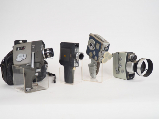 Vente aux enchères Lot de quatre caméras :  - EUMIG C3M  - AGFA MOUVEX CV - AGFA XE - ELM