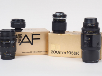 Vente aux enchères Lot de trois objectifs NIKON : - NIKKOR ED F=200 mm/1:3,5 n° 184578 da