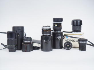 Vente aux enchères Lot de six différents objectifs on y joint un lot d'accessoires pour l