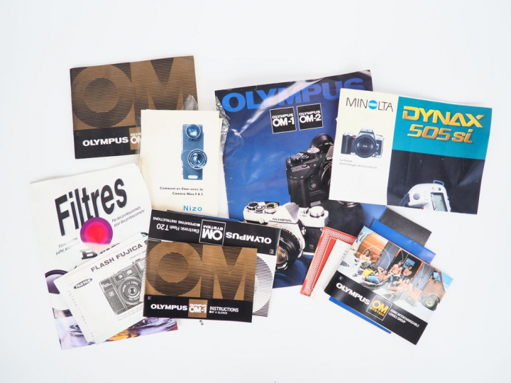 Lot de six différents objectifs on y joint un lot d'accessoires pour l