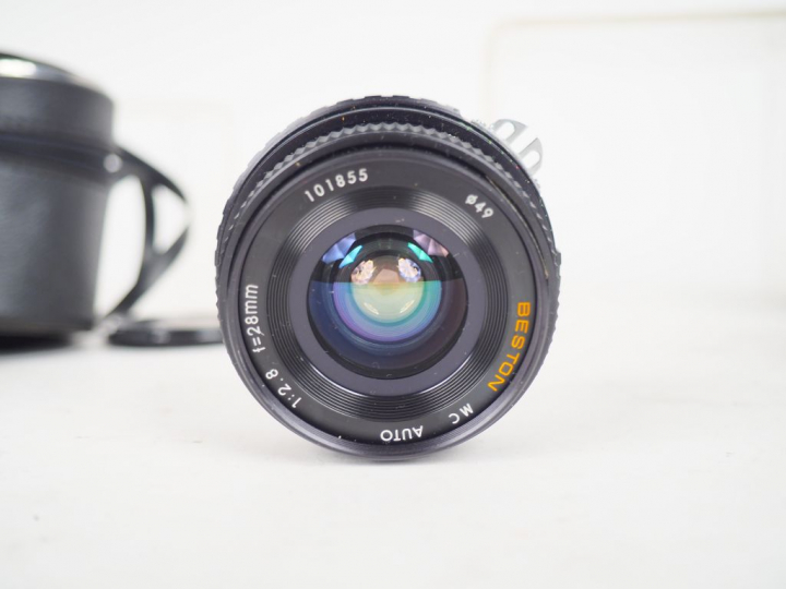 Lot de neuf différents objectifs dans leur boite ou housse : MINOLTA, 