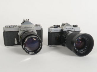 Vente aux enchères Lot de deux appareils photographiques : - FUJICA STX-1 n°3049914 avec 
