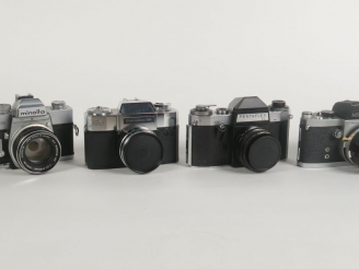Vente aux enchères Lot de quatre appareils photographiques : - MINOLTA SRT303 avec object