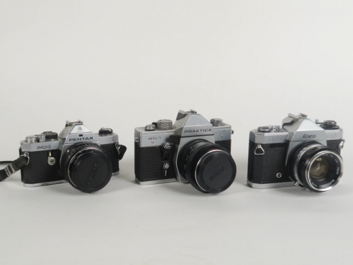 Lot de trois appareils photographiques : - KOWA SET R2 n°970955 1:1.9/