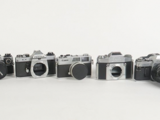 Vente aux enchères Lot de sept appareils photographiques : - KODAK RETINA REFLEX III n°53