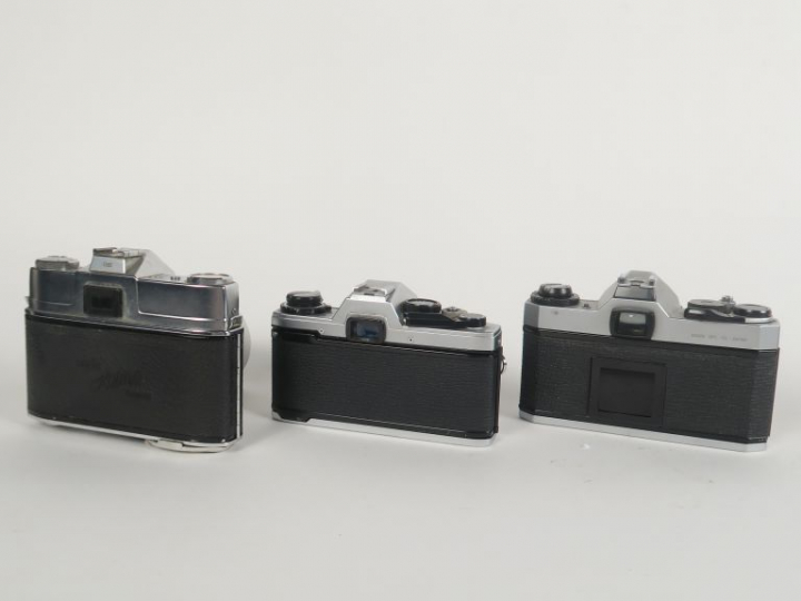 Lot de sept appareils photographiques : - KODAK RETINA REFLEX III n°53