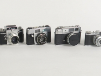 Vente aux enchères Lot de six appareils photographiques : - EXACTA n°646270 avec objectif