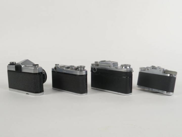 Lot de quatre appareils photographiques : - PAXETTE PRONTOR-S avec obj