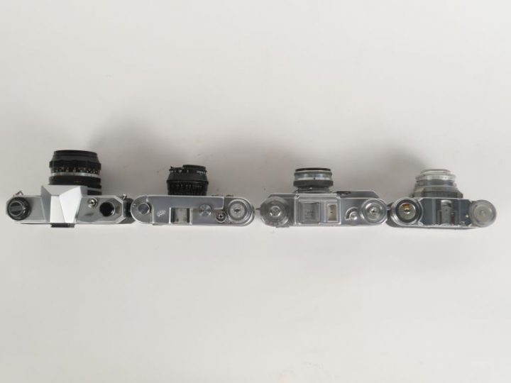 Lot de quatre appareils photographiques : - PAXETTE PRONTOR-S avec obj