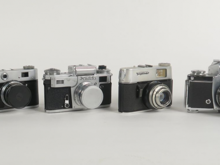 Lot de quatre appareils photographiques : - FED 3 n°8541216 avec objec