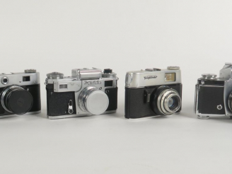 Vente aux enchères Lot de quatre appareils photographiques : - FED 3 n°8541216 avec objec
