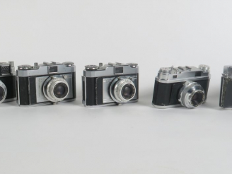 Vente aux enchères Lot de cinq appareils photographiques : - KODAK RETINA AUTOMATIC III n