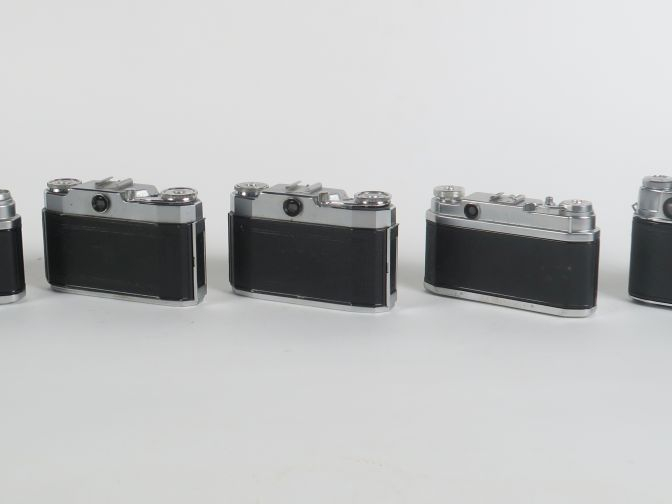 Lot de cinq appareils photographiques : - KODAK RETINA AUTOMATIC III n