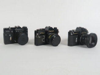 Vente aux enchères Lot de trois appareils photographiques : - CANON FT b QL n°313481 avec
