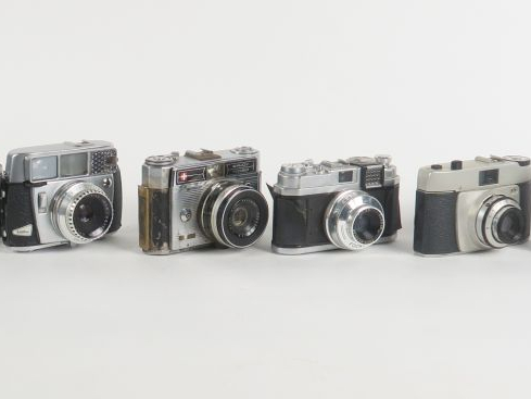 Lot de huit appareils photographiques : - CANON CANONET 28 - VEGA - SA