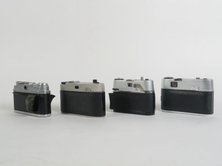 Lot de huit appareils photographiques : - CANON CANONET 28 - VEGA - SA