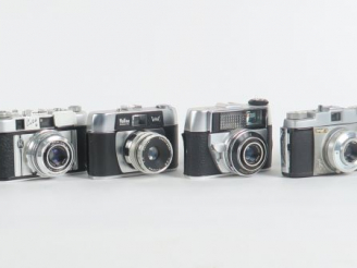 Vente aux enchères Lot de huit appareils photographiques : - FERRANIA ELECTA 1 - OGA RECT