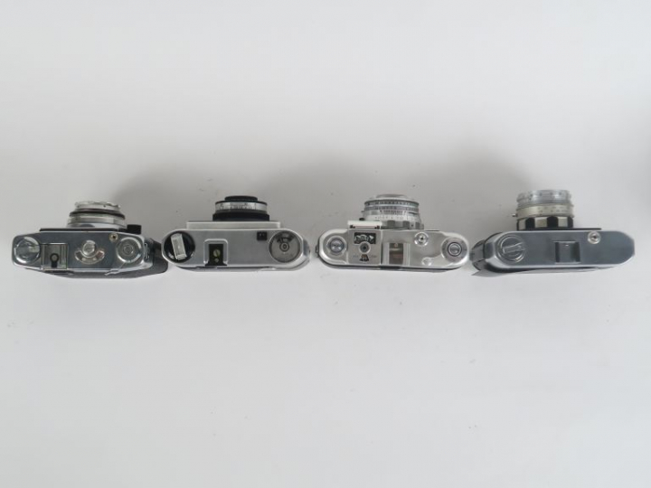 Lot de huit appareils photographiques : - FERRANIA ELECTA 1 - OGA RECT