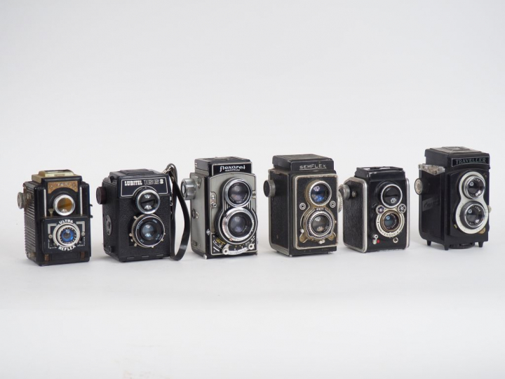 Lot de six appareils photographiques : - FERRANIA - FLEXARET AUTOMAT -