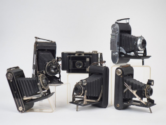 Vente aux enchères Lot de six appareils photographiques folding de marque Lumière, Agfa, 