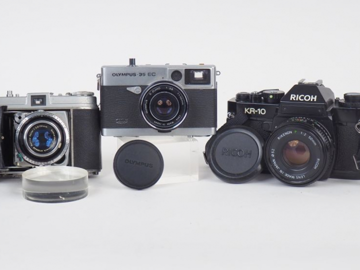 Lot de six appareils photographiques :  RICOH KR-10. Appareil photogra