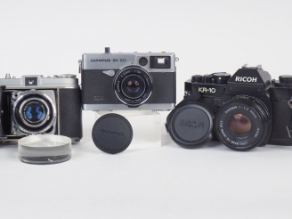 Vente aux enchères Lot de six appareils photographiques :  RICOH KR-10. Appareil photogra