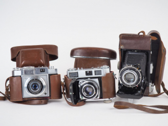 Vente aux enchères Lot de trois appareils photographiques : - ZEISS IKON CONTINA  - ZEISS