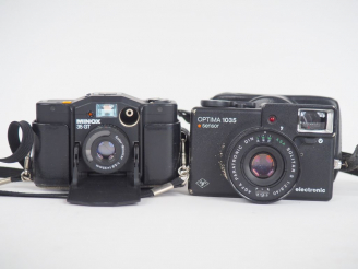 Vente aux enchères Lot de deux appareils photographiques :  - AGFA OPTIMA 1035 avec sa ho