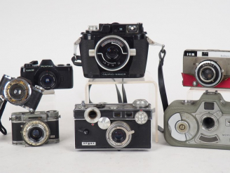 Vente aux enchères Lot de sept appareils photographiques :  - ARGUS (état d'usage) - ZEIS
