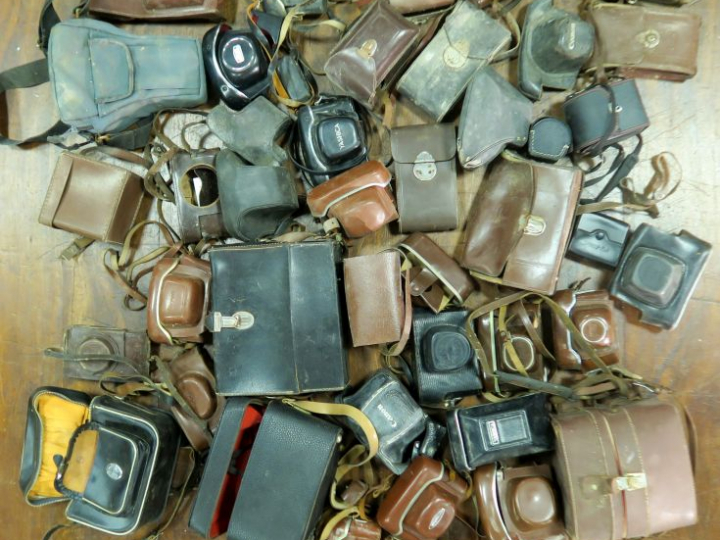 Lot important de housses et d'étuis.