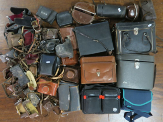 Vente aux enchères Lot important de housses et d'étuis.