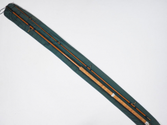 Vente aux enchères LOUIS PERROT. Canne à lancer en bambou refendu (3,16 m)