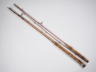 Vente aux enchères Lot de deux cannes à pêche :  - LUXOR CLASSIC. Canne à lancer (état ne