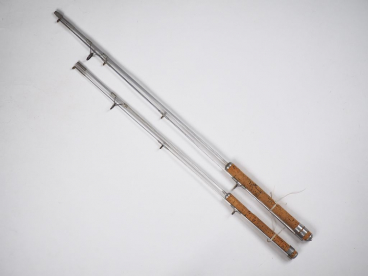 Lot de deux cannes à pêche : - Canne à lancer en aluminium hexagonale 