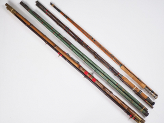 Vente aux enchères Lot de quatre cannes à pêche :  - VASSEUR TOULOUSE. Canne en roseau. -