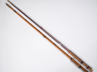 Vente aux enchères Lot de deux cannes à pêche :  - PEZON ET MICHEL. Canne à mouche en con