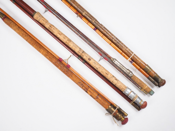 Lot de quatre cannes à pêche :  - Canne au coup en roseau, scion bambo