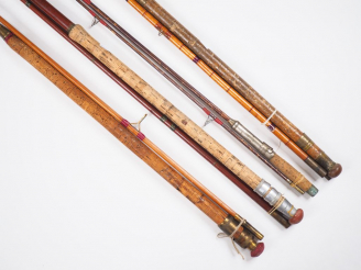 Vente aux enchères Lot de quatre cannes à pêche :  - Canne au coup en roseau, scion bambo
