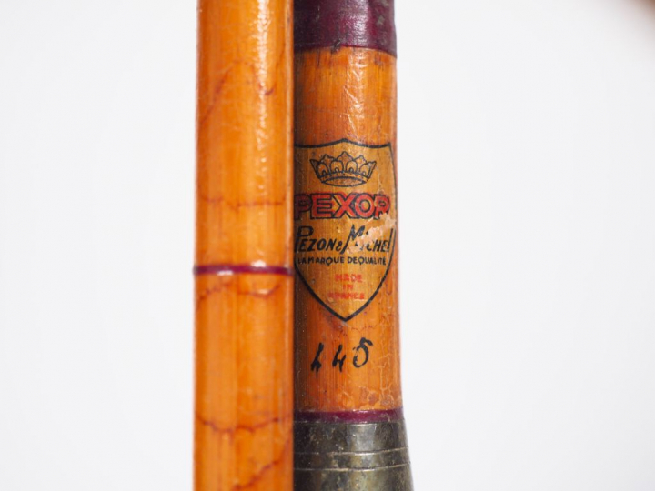 Lot de quatre cannes à pêche :  - Canne au coup en roseau, scion bambo