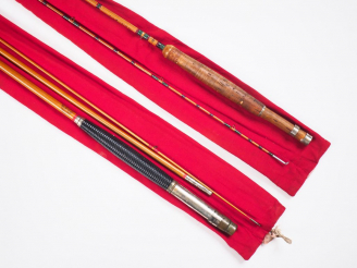 Vente aux enchères Lot de deux cannes à pêche : - Canne à mouche en bois, Manufacture de 