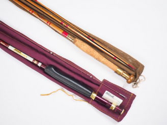 Vente aux enchères Lot de deux cannes à pêche :  - MITCHELL . Canne à mouche en conolon (