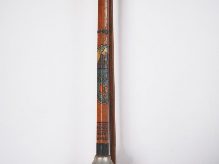 Lot de cinq cannes à pêche :  - Canne à lancer (manque un anneau) - Ca