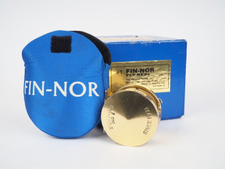 Vente aux enchères FIN-NOR.NUMERO 1 Diam.3. Moulinet de pêche à la mouche dans sa boite e